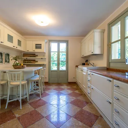 Limonaia Dei Dogi Entire 7br With Private Pool & Garda View 빌라